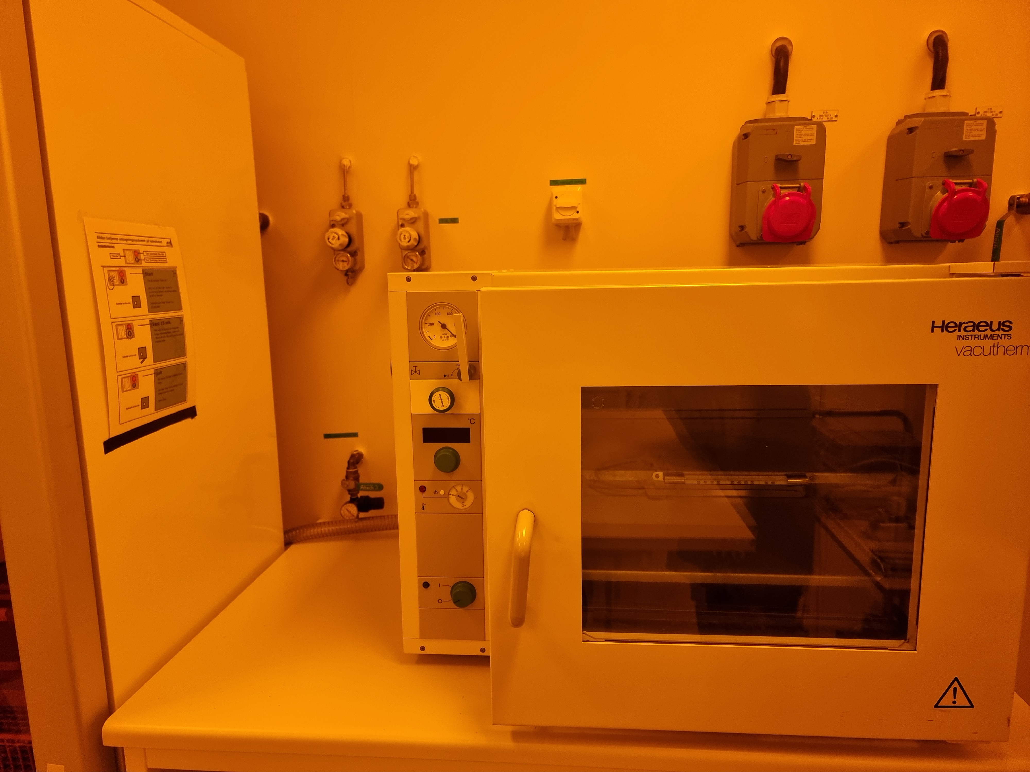 Picture of Vacuum oven 1
